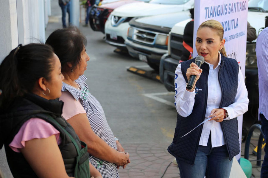 Inauguró Paola Angón rehabilitación de Tianguis Mixquitla