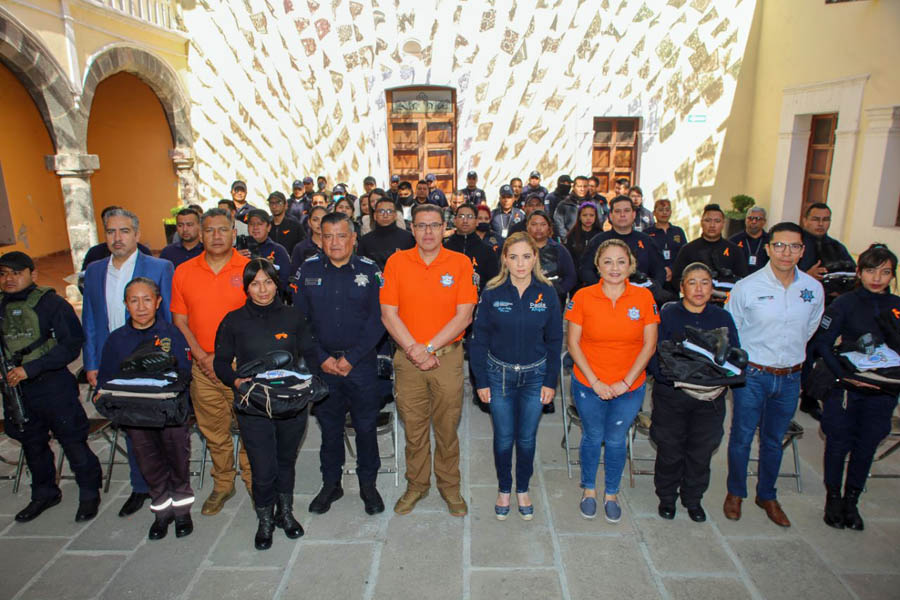 Entregó Paola Angon uniformes a Guardias Ciudadanos