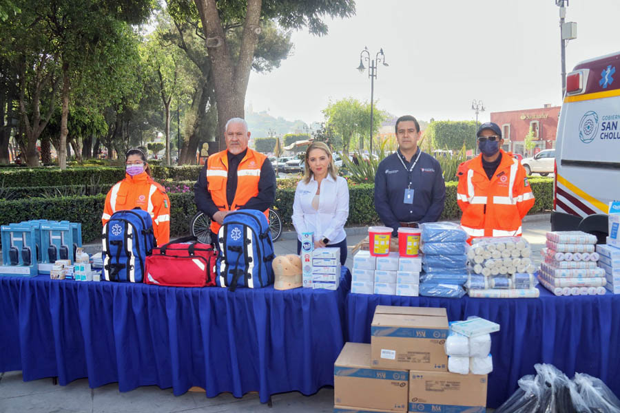 Entregó Paola Angon ambulancia y equipo a Protección Civil