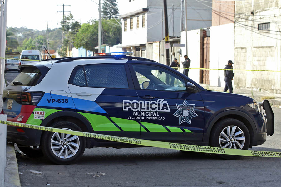 Detienen a dos policías municipales por violar a mujer