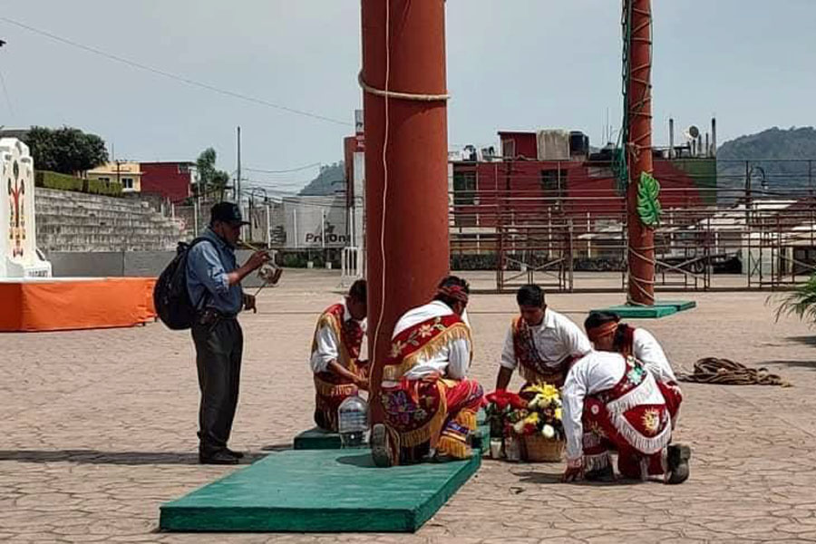 En Huauchinango voladores despidieron a Rita Torres