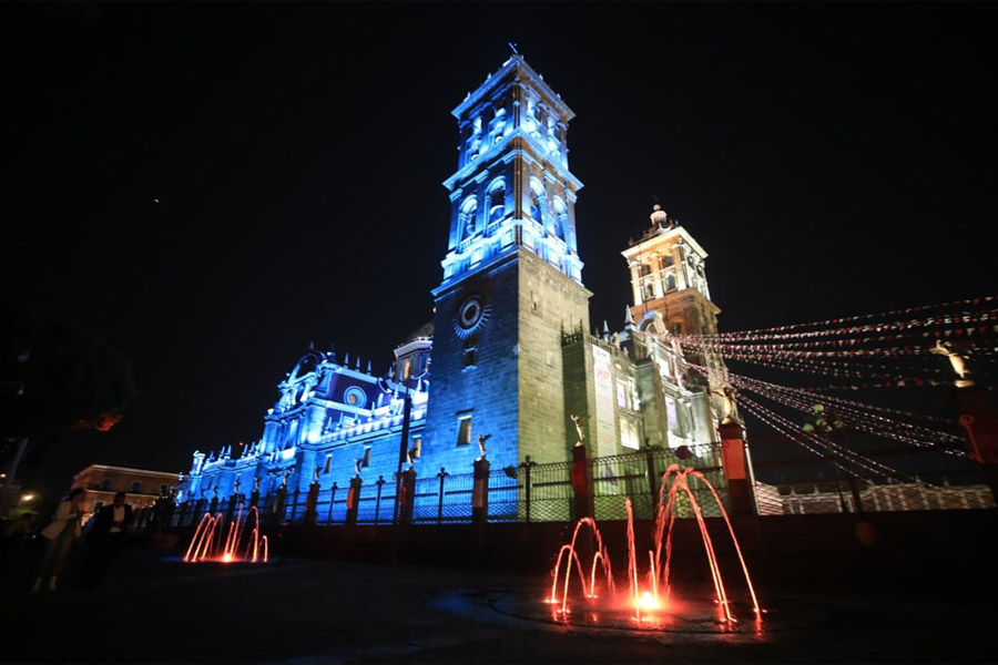 Entregaron Céspedes y Rivera restauración de la Catedral