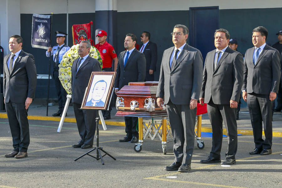 Encabezó Céspedes homenaje póstumo a policía estatal