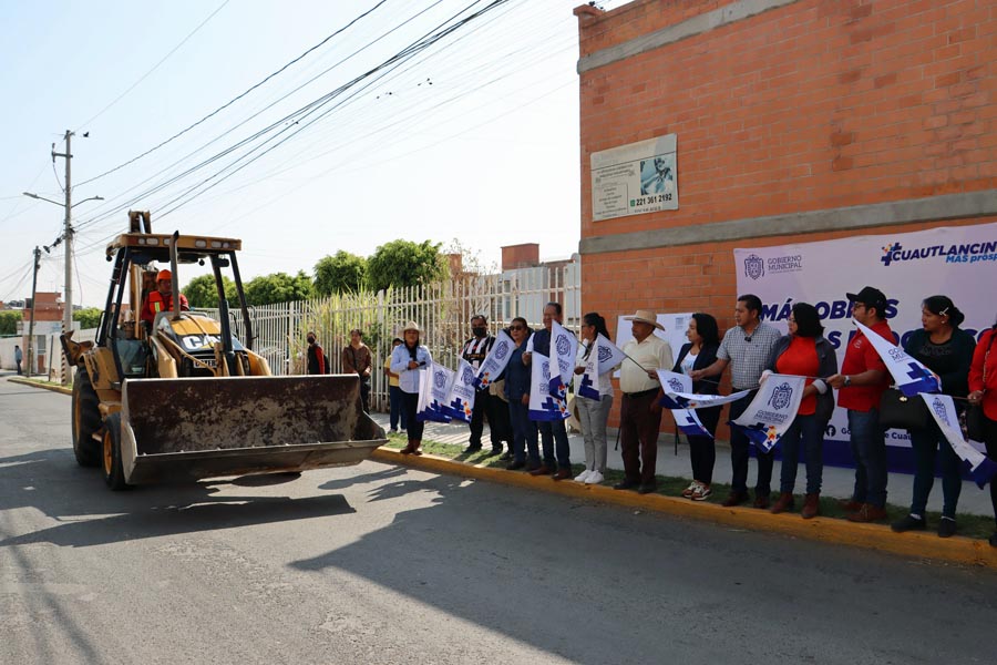 Inició Filomeno Sarmiento pavimentación en cabecera