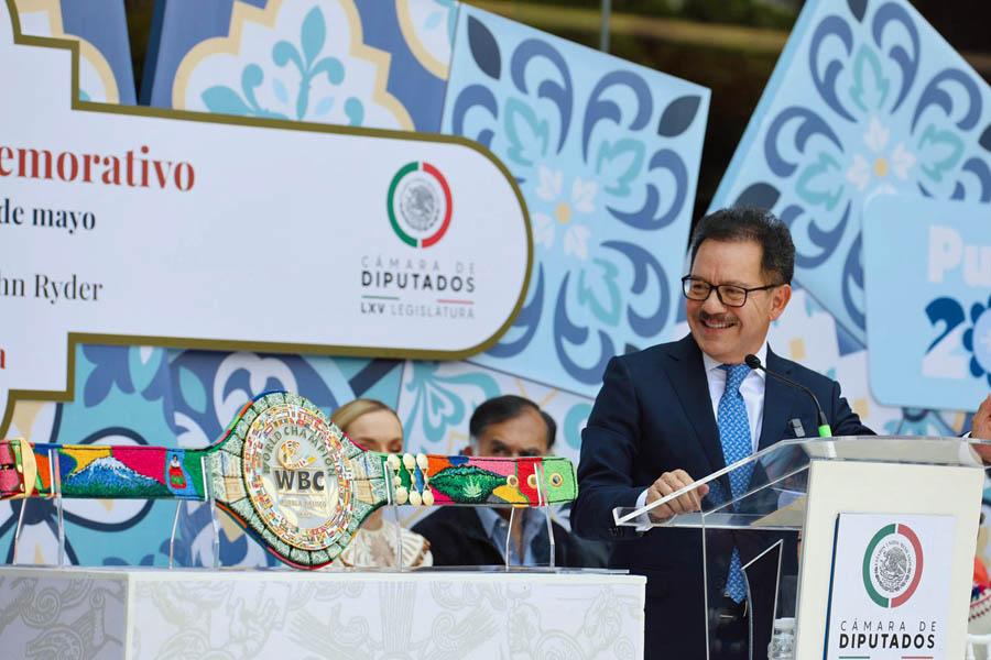 Presentó Mier cinturón de pelea entre “El Canelo” y Ryder