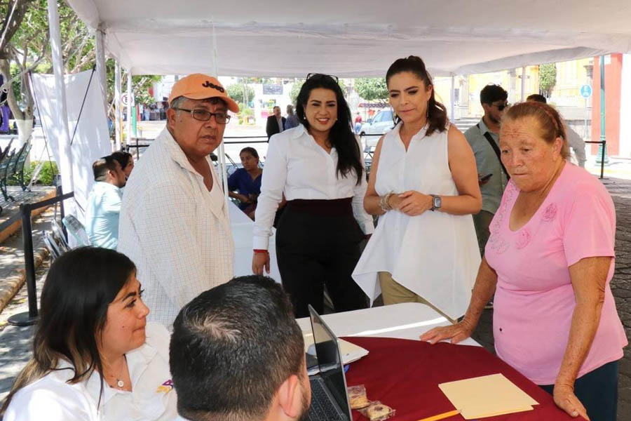 En Izúcar Olivia Salomón apoya cooperativas y emprendedoras