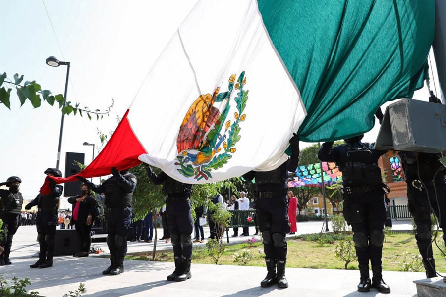 Encabezó Mundo Tlatehui ceremonia cívica del mes de mayo