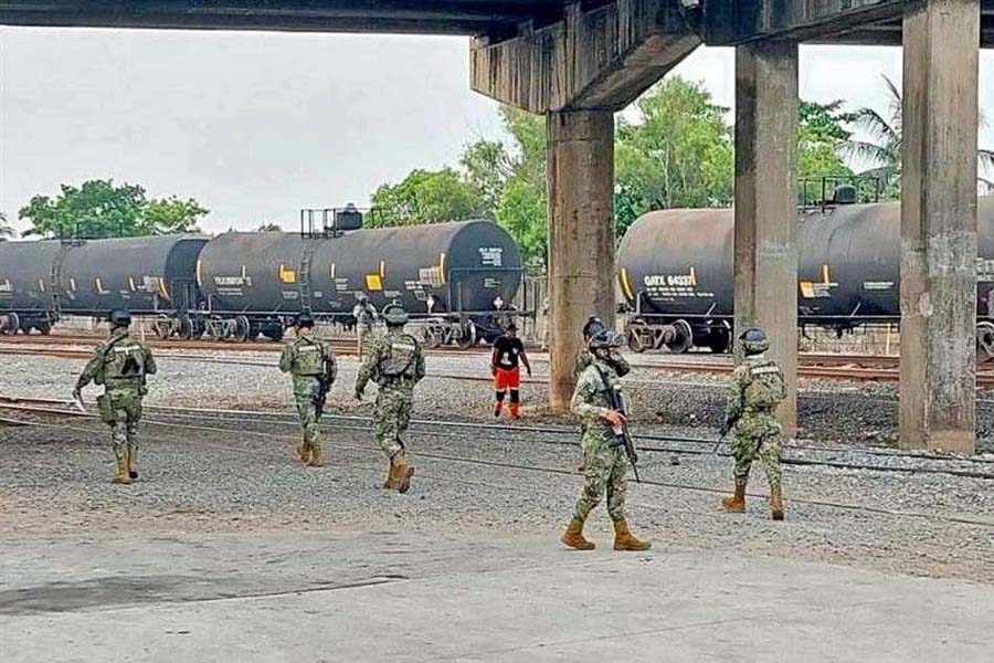 Es legal y constitucional la ocupación de Ferrosur: AMLO