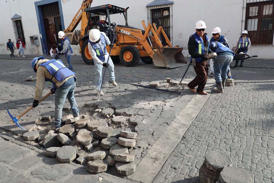 Inició Eduardo Rivera obras en calles del centro histórico