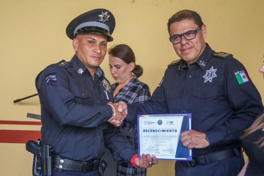 Recibieron estímulo policías destacados de San Pedro Cholula