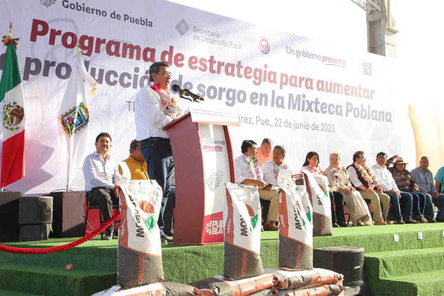 Impulsa Céspedes desarrollo de la región de Tehuacán