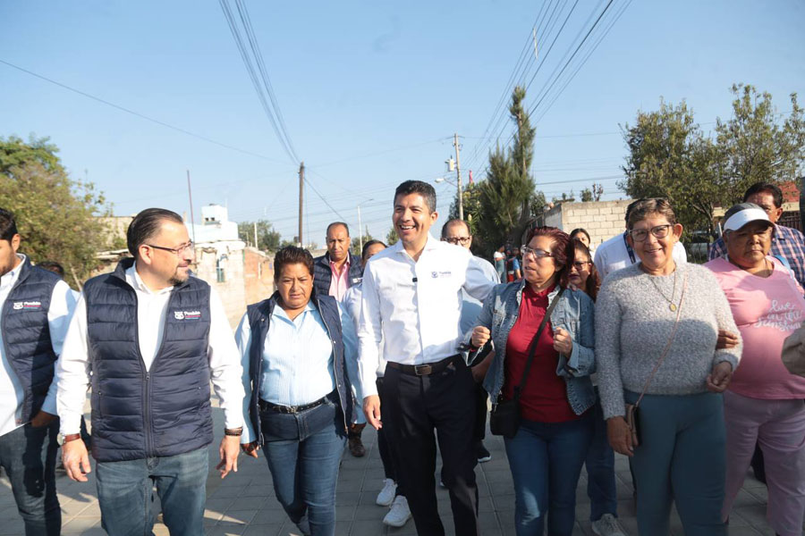 Entregó Eduardo Rivera 8 calles de 'Construyendo Contigo'