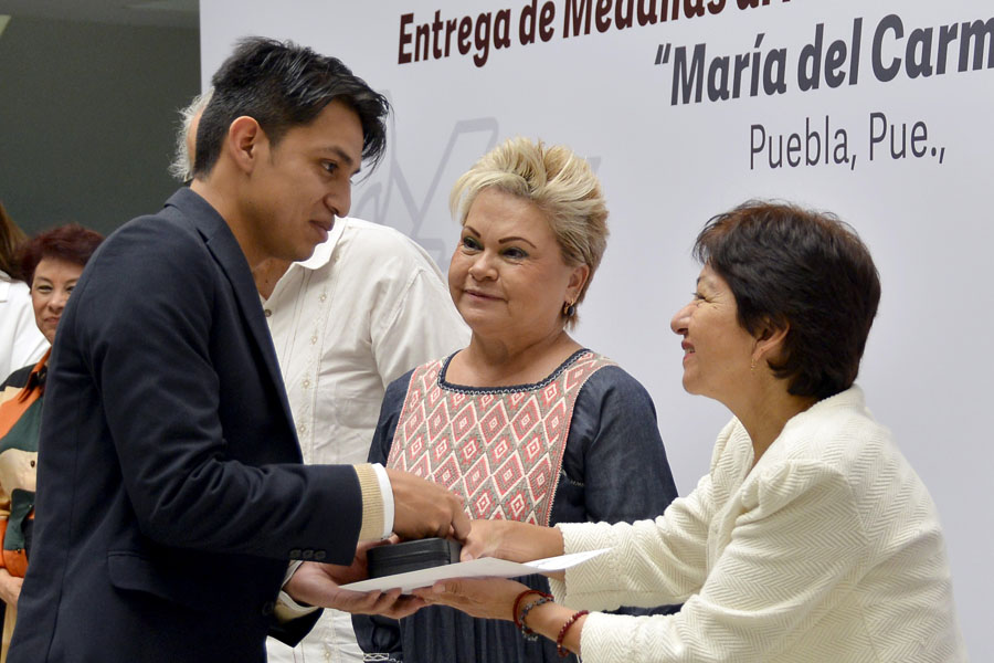 Entregó SEP Medalla “María del Carmen Millán” a la BUAP