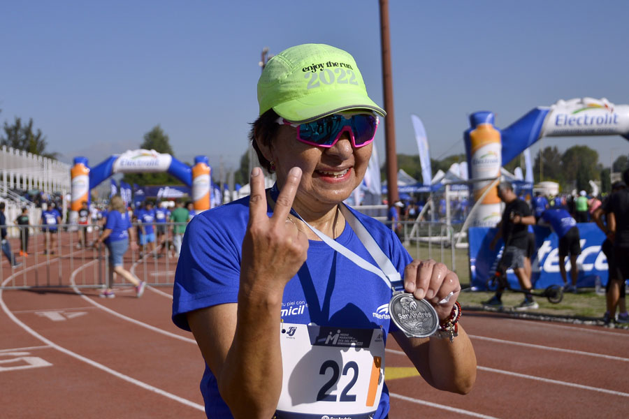 Corrió Lilia Cedillo el Medio Maratón de San Andrés Cholula