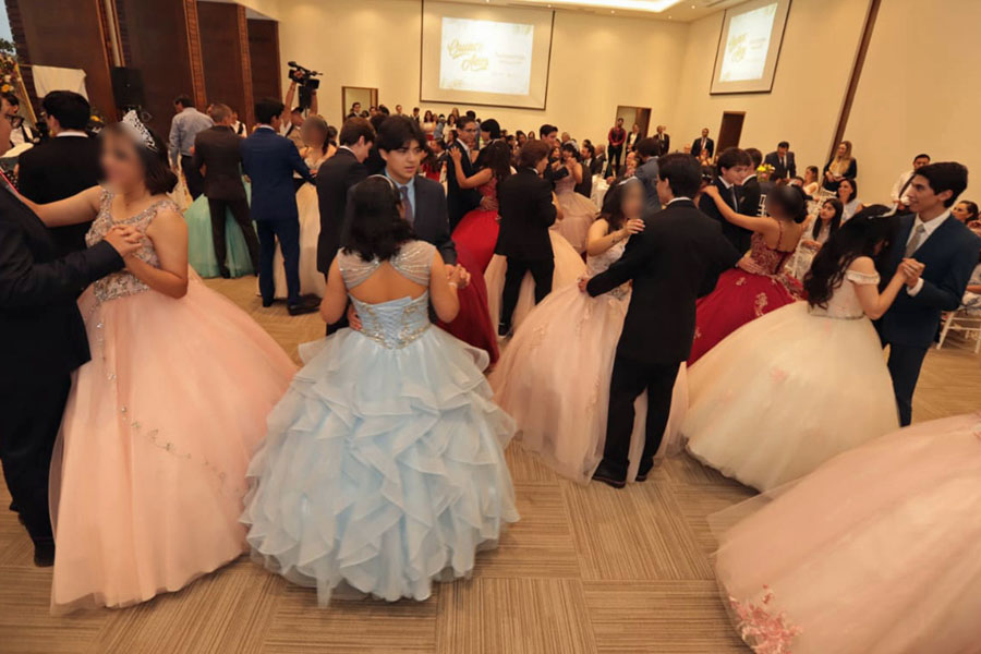 Celebró Céspedes y Gaby Bonilla del SEDIF a quinceañeras