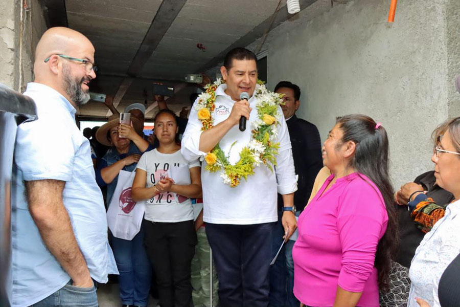 Canalizó Armenta 8 pipas de agua en El Salvador