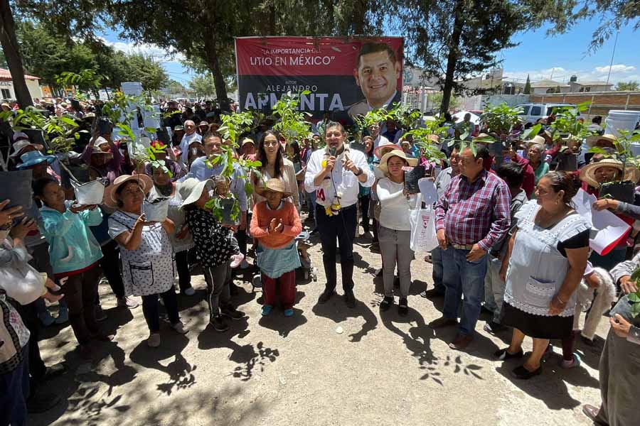 Donó Armenta colector pluvial a escuela en San Miguel Espejo