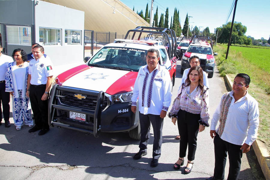 Inauguró Céspedes CIS y entregó patrullas en Texmelucan