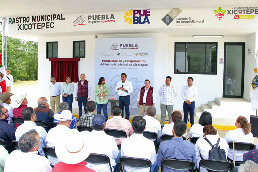 En Xicotepec encabezó Céspedes Martes Ciudadano e inauguró rastro