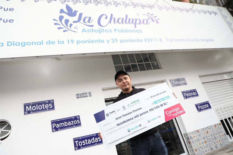 Entregó Eduardo Rivera cheque 3 mil en apoyo a emprendedores