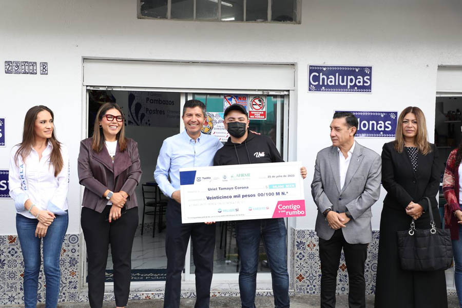 Entregó Eduardo Rivera cheque 3 mil en apoyo a emprendedores