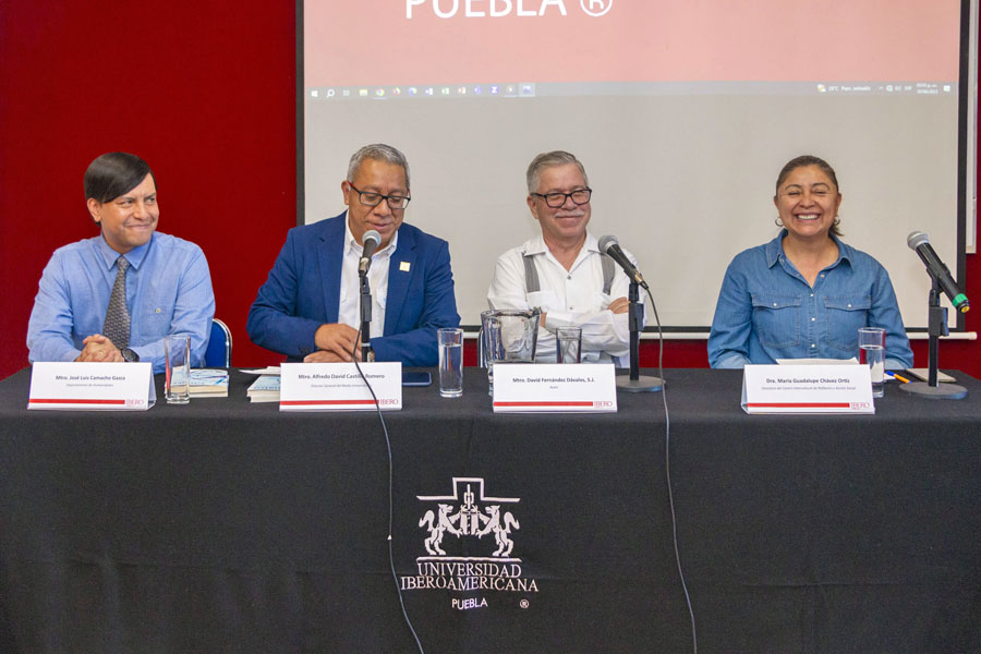 Presentaron en la Ibero Puebla libro Cuatro caminos