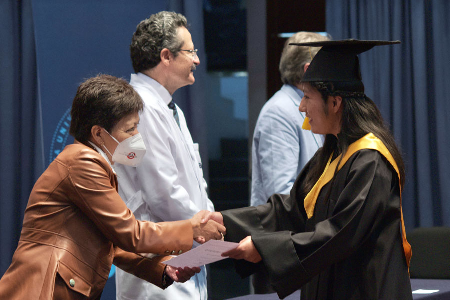 Presidió Lilia Cedillo graduación 87 alumnos de Fisioterapia