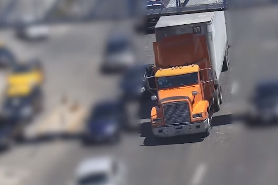 Recuperó policía municipal tráiler robado y a conductor