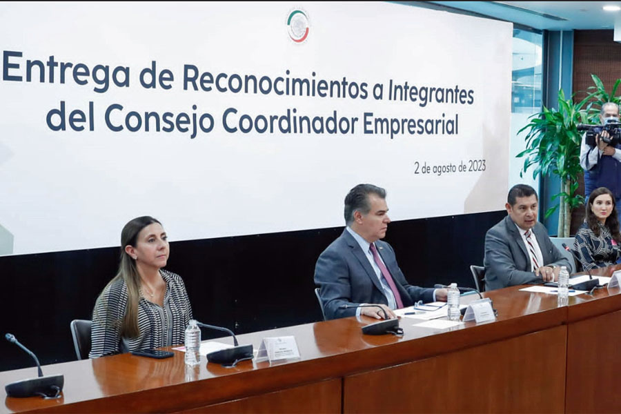 Entregó Armenta reconocimientos a integrantes del CCE