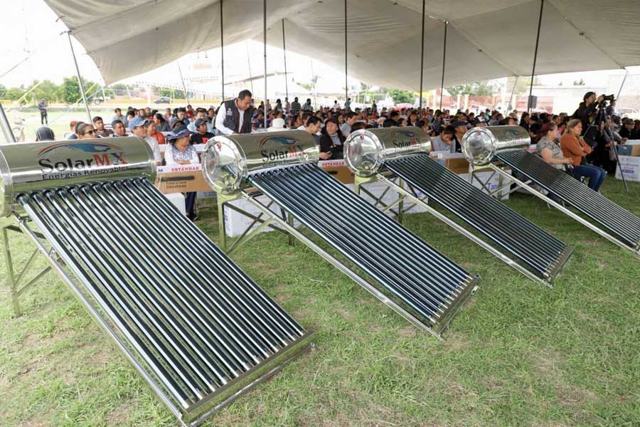 Entregó Mundo Tlatehui calentadores solares en Tlaxcalancingo