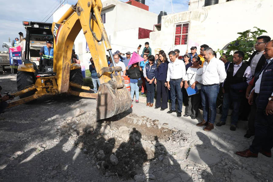 Inició Eduardo Rivera pavimentación en Totimehuacán