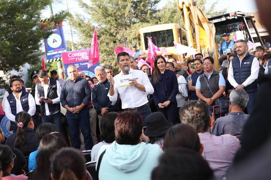 Inició Eduardo Rivera pavimentación en Totimehuacán