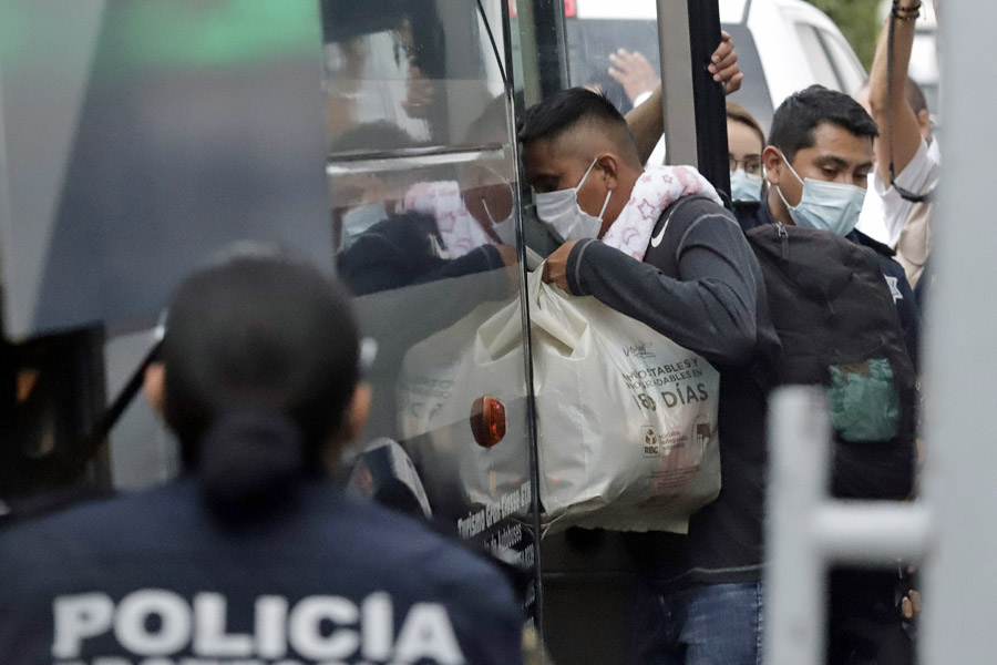 Rescataron a 257 migrantes en la autopista México-Puebla