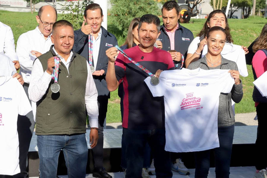 Presentaron playera y medalla de carrera de la Juventud 2023