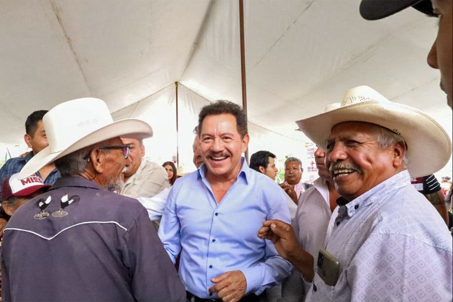 Realizó Nacho Mier asamblea informativa en Azumiatla