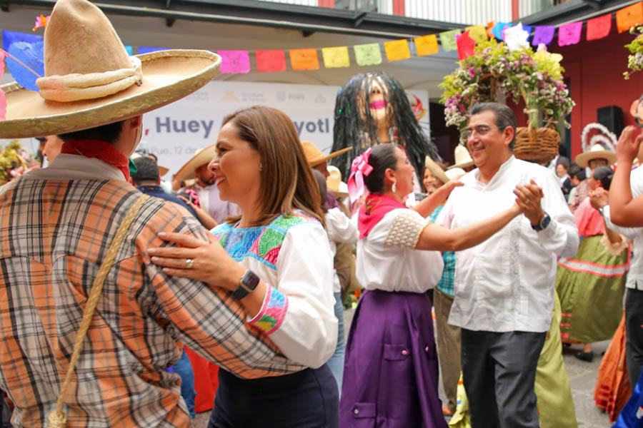 Recibió Céspedes al Convite del Huey Atlixcáyotl 2023