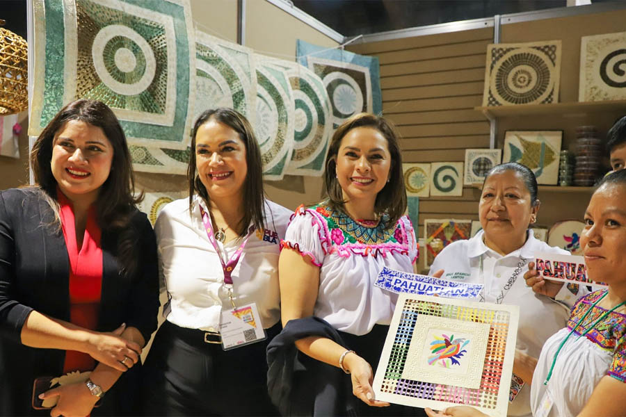 Inauguró Gaby Bonilla stand en Tianguis Turístico Internacional