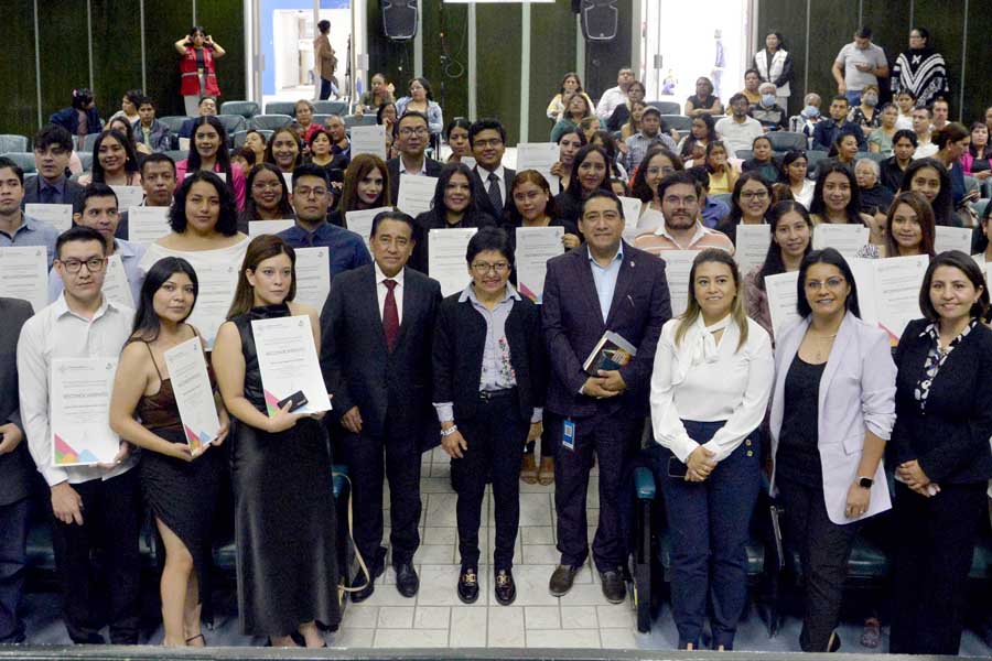 Entregó Cedillo Premio Ceneval al Desempeño de Excelencia