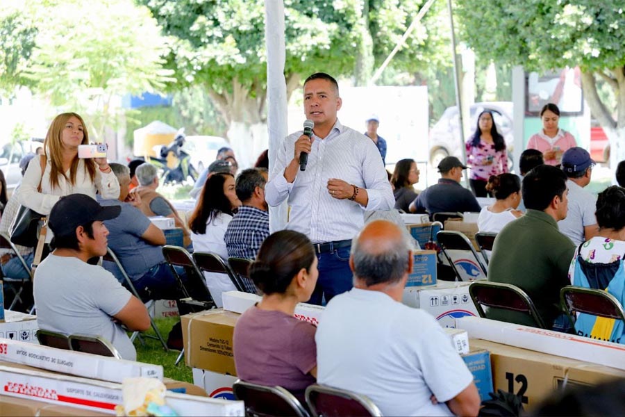 Realizó Mundo Tlatehui 4ª entrega de calentadores solares