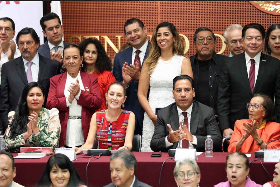 Asistió Armenta a encuentro de senadores con Sheinbaum