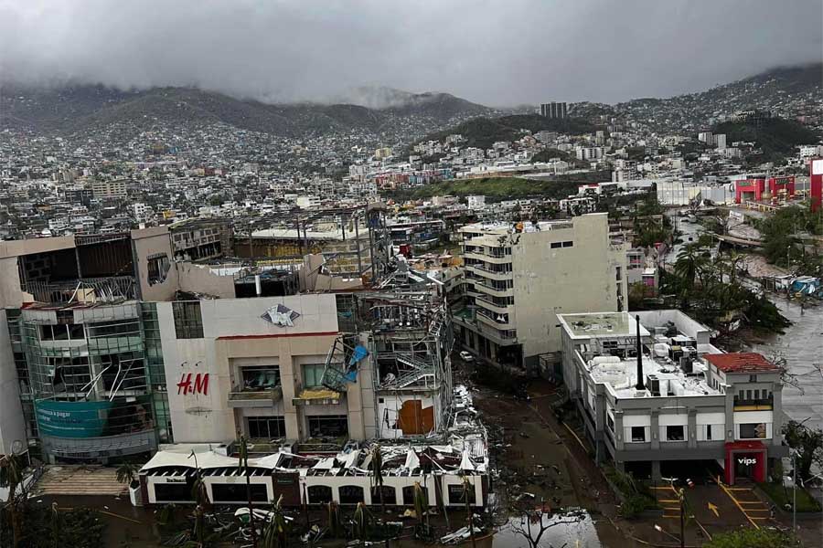 Huracán Otis dejó a Acapulco devastado y aislado