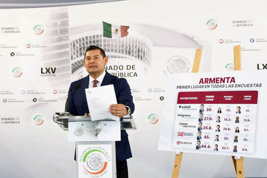 Pidió Armenta licencia para buscar gubernatura de Puebla