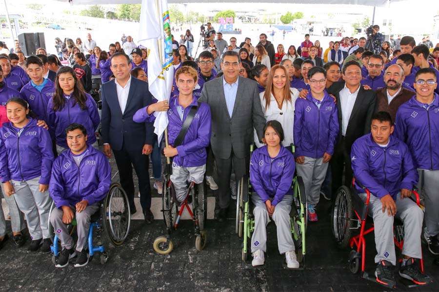 Abanderó Céspedes delegación rumbo a Paranacionales CONADE 2023