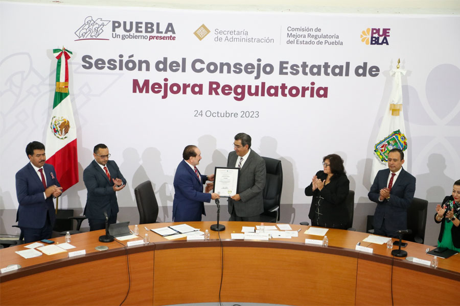 Firmaron los 3 Poderes convenio en mejora regulatoria