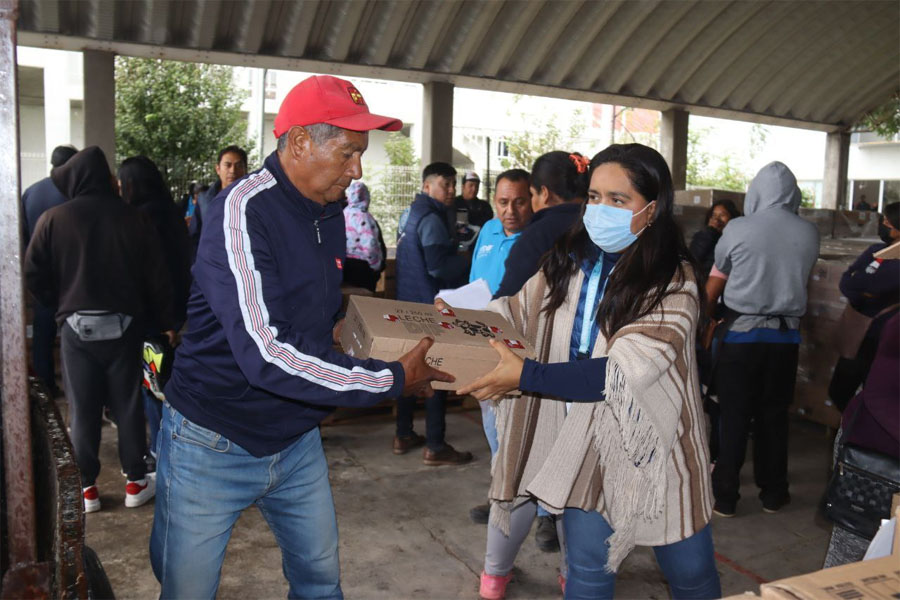 Entregó Paola Angon desayunos escolares a escuelas