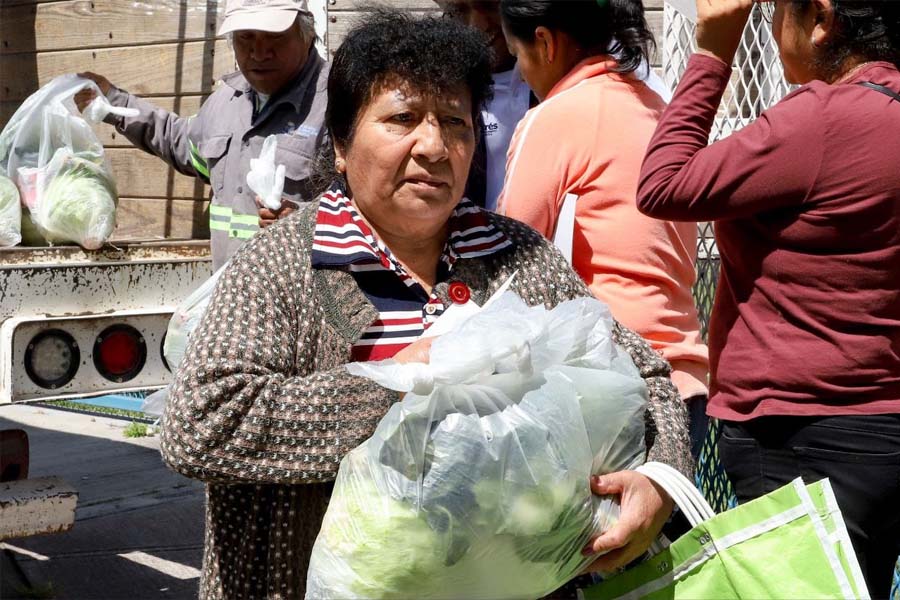 Entrega Mundo Tlatehui despensas de "Nutriendo tu Economía"