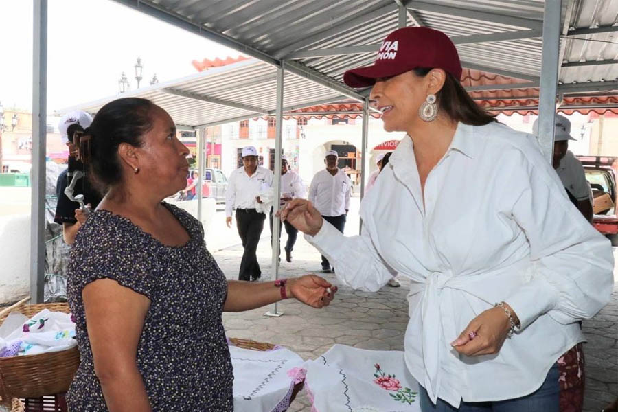 Piden vecinos de Tochimilco a Olivia Salomón que siga la 4T