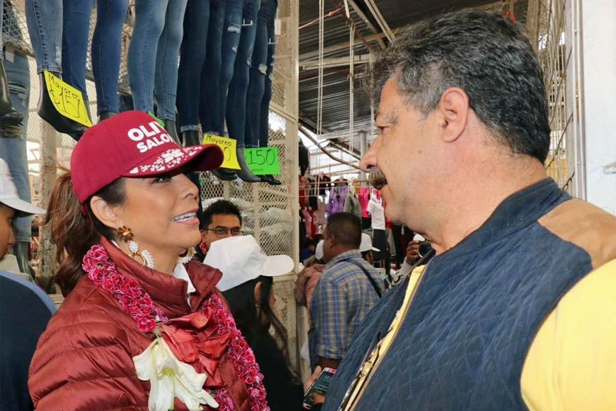 Recorrió Olivia Salomón el tianguis de San Martín Texmelucan