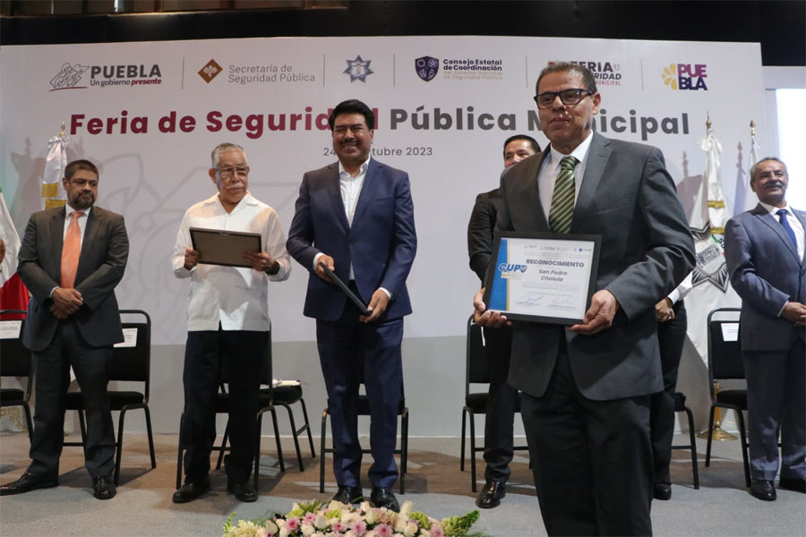 Reconocen a San Pedro Cholula por certificar a policías