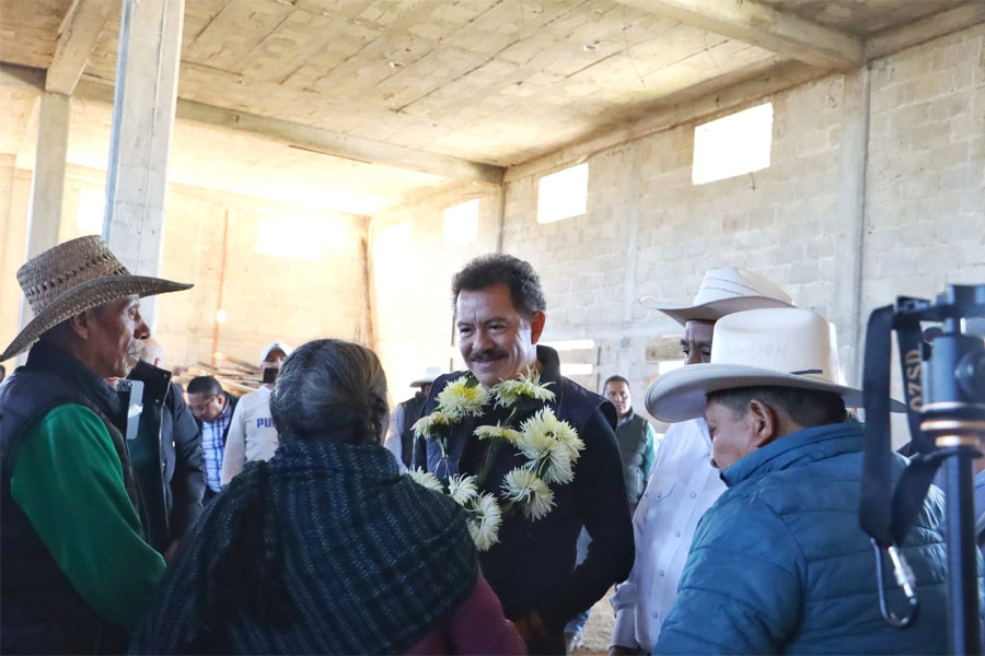 Llamó Nacho Mier a la unidad para vencer la adversidad